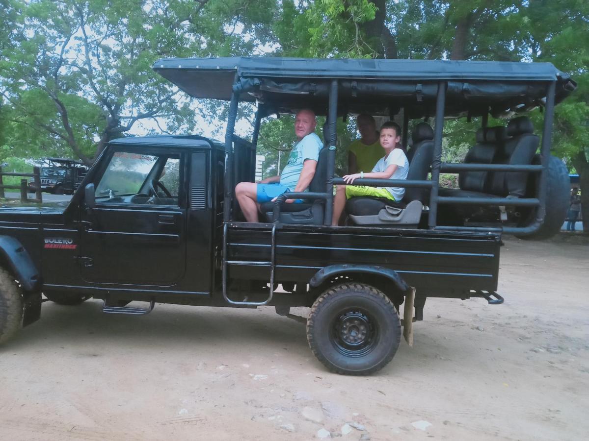 Kuma Safari Lodge Udawalawe Ngoại thất bức ảnh
